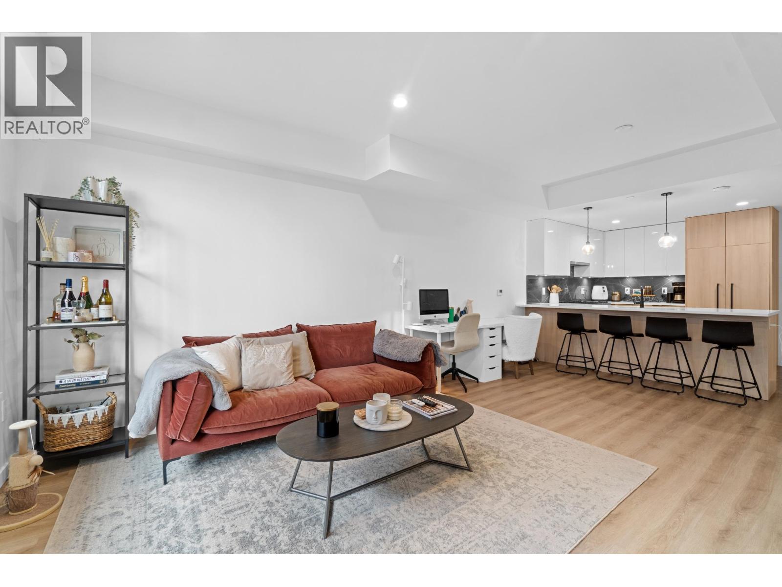 5 237 RIDGEWAY AVENUE, North Vancouver, British Columbia