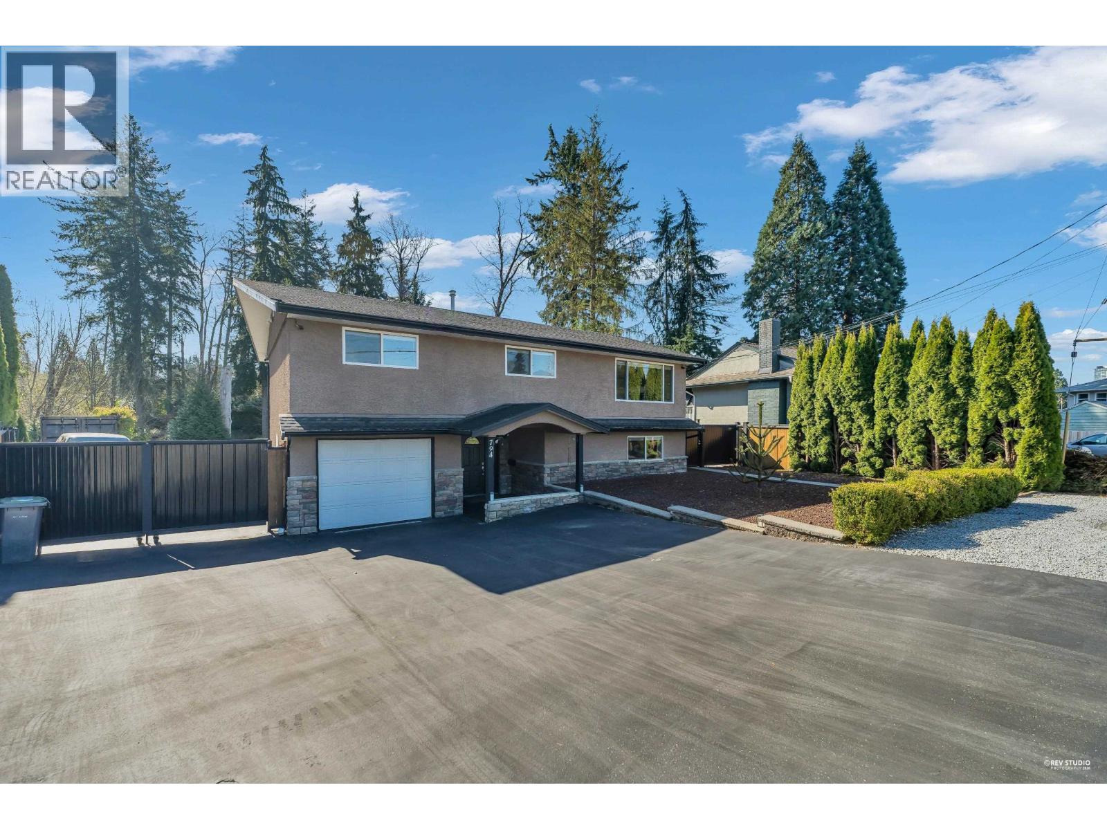 794 Adiron Avenue, Coquitlam, British Columbia  V3J 4K2 - Photo 3 - R3111268