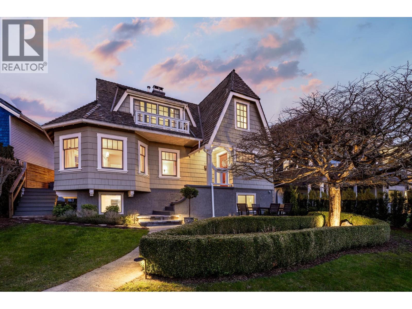 402 BRAND STREET, North Vancouver, British Columbia