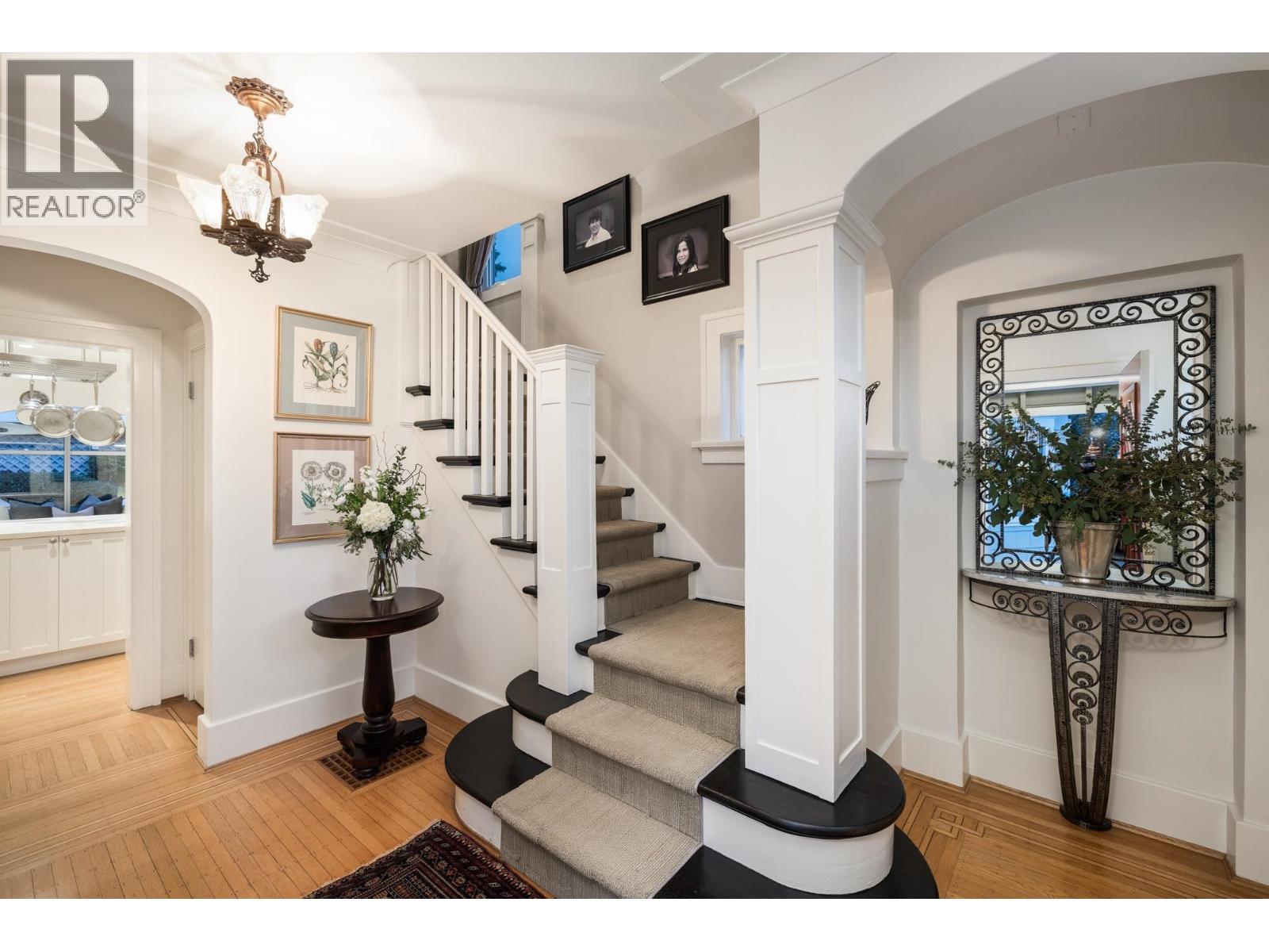 402 Brand Street, North Vancouver, British Columbia  V7N 1E9 - Photo 9 - R3125336