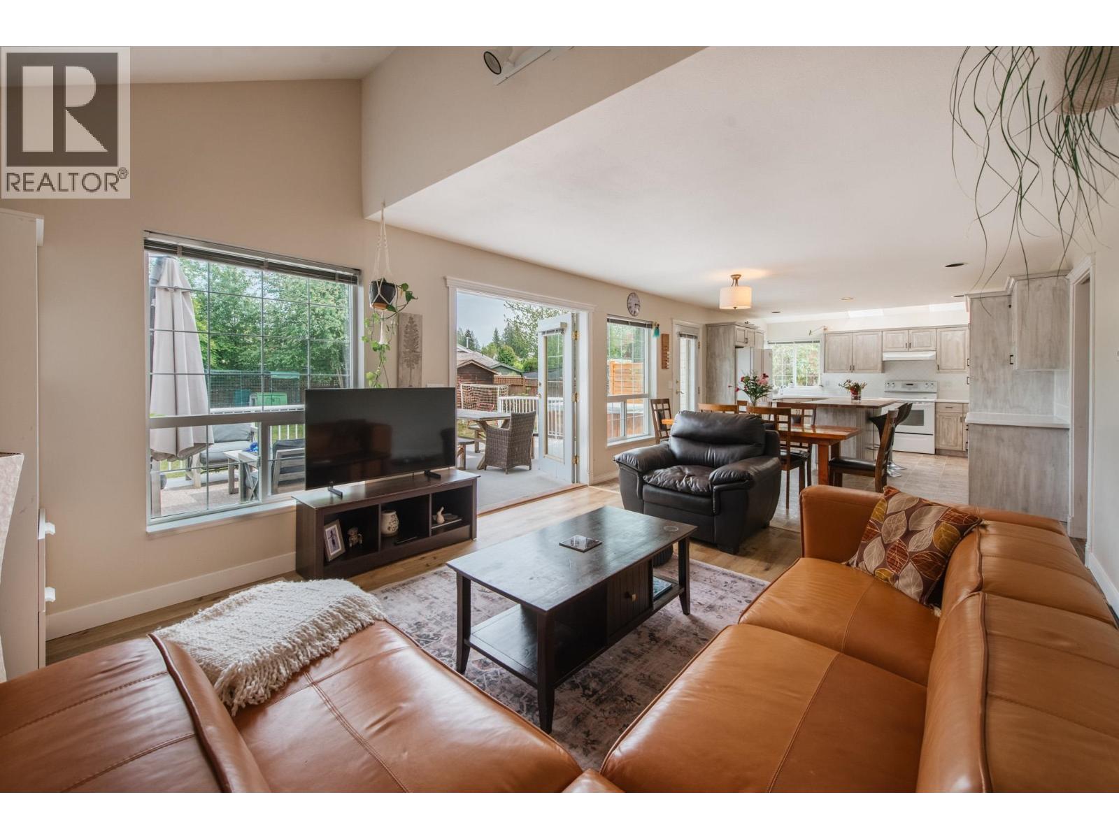 5656 Cook Place, Sechelt, British Columbia  V7Z 0M7 - Photo 8 - R3125355