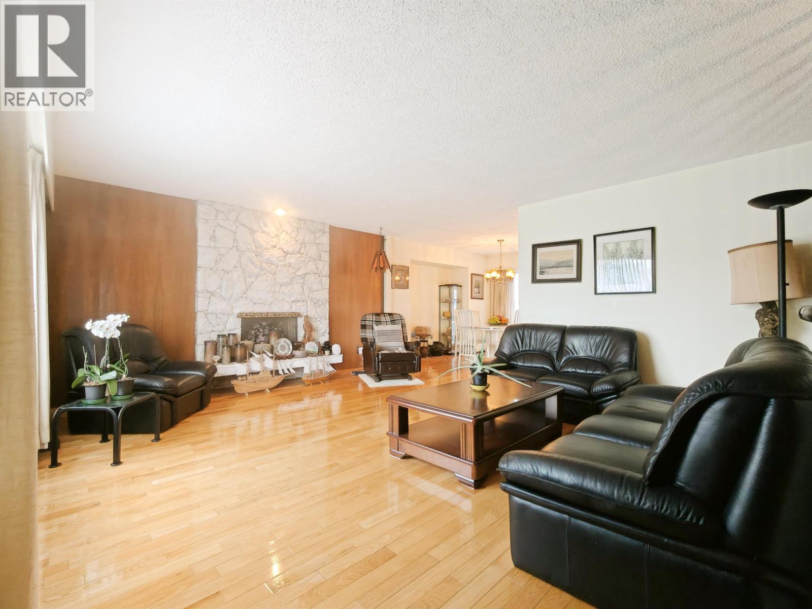 4829 Colbrook Court, Burnaby, British Columbia  V5G 3Y3 - Photo 4 - R3112535