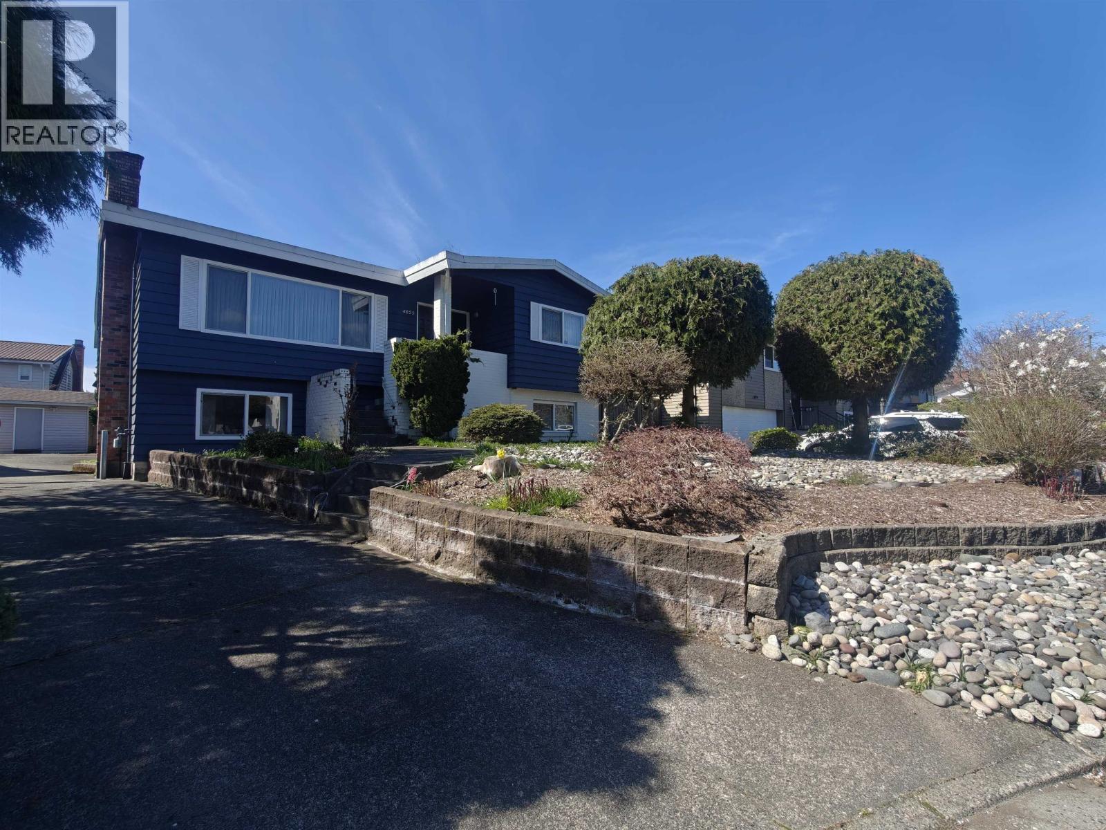 4829 Colbrook Court, Burnaby, British Columbia  V5G 3Y3 - Photo 2 - R3112535