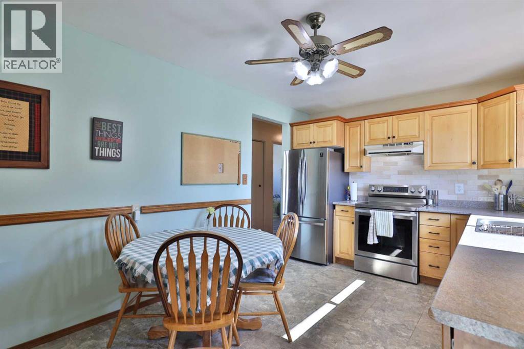 3305 Erickson Drive, Camrose, Alberta  T4V 3X1 - Photo 6 - A2311573