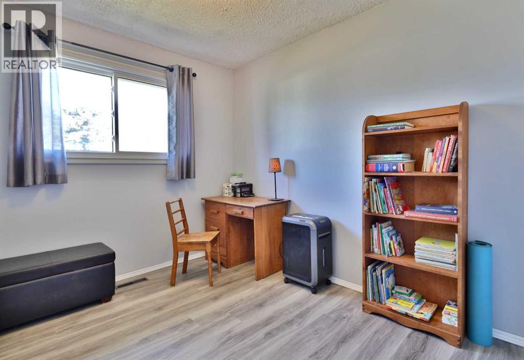 3305 Erickson Drive, Camrose, Alberta  T4V 3X1 - Photo 12 - A2311573