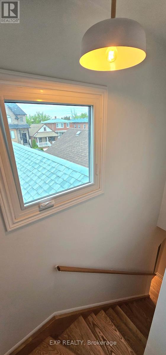 215a Chambers Avenue, Toronto, Ontario  M6M 3L4 - Photo 14 - W13146832
