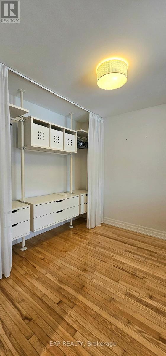 215a Chambers Avenue, Toronto, Ontario  M6M 3L4 - Photo 4 - W13146832