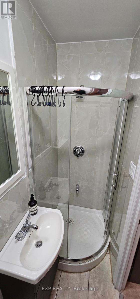 215a Chambers Avenue, Toronto, Ontario  M6M 3L4 - Photo 8 - W13146832