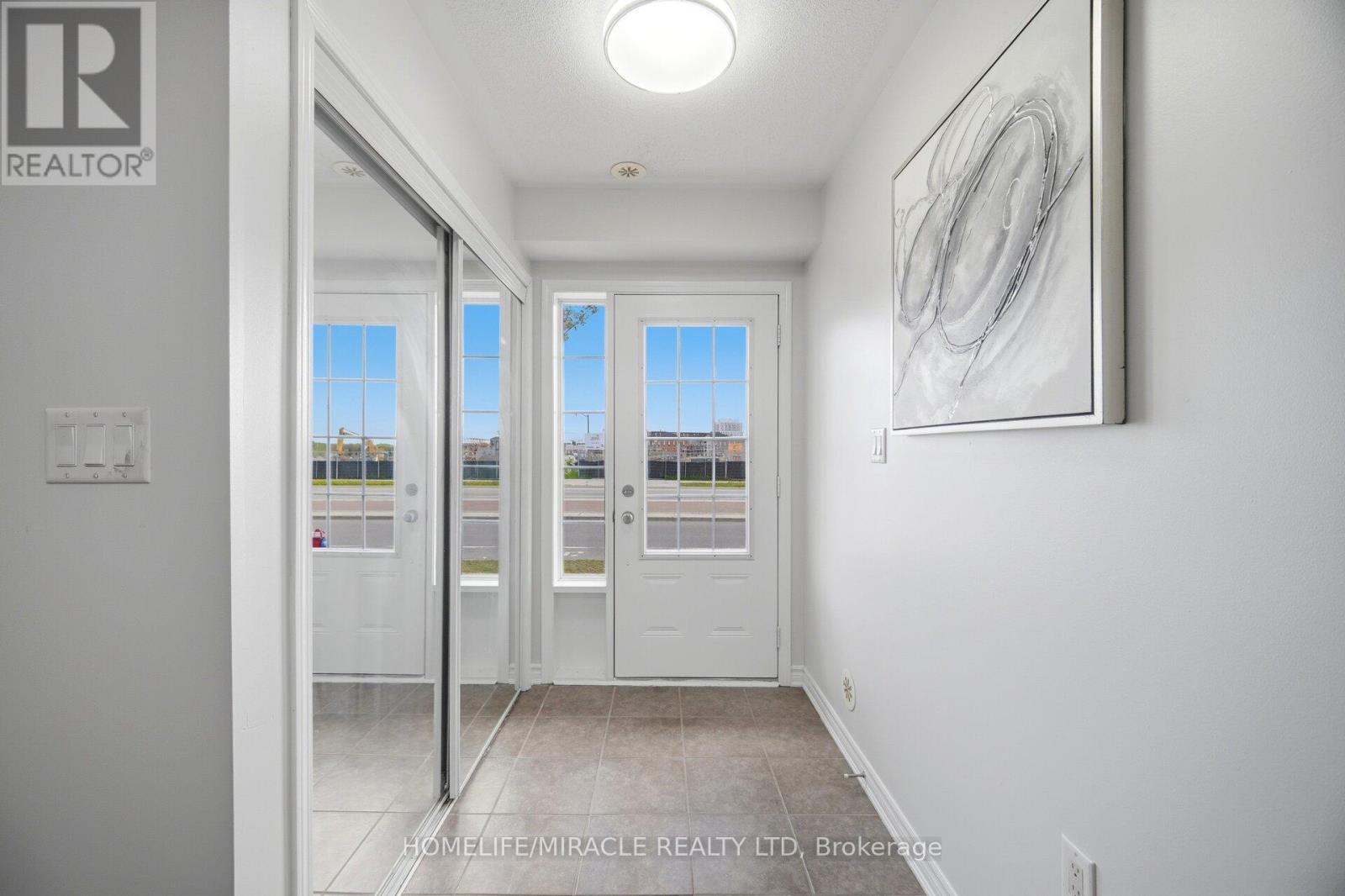 5 Veterans Drive, Brampton, Ontario  L7A 0T8 - Photo 4 - W13143618
