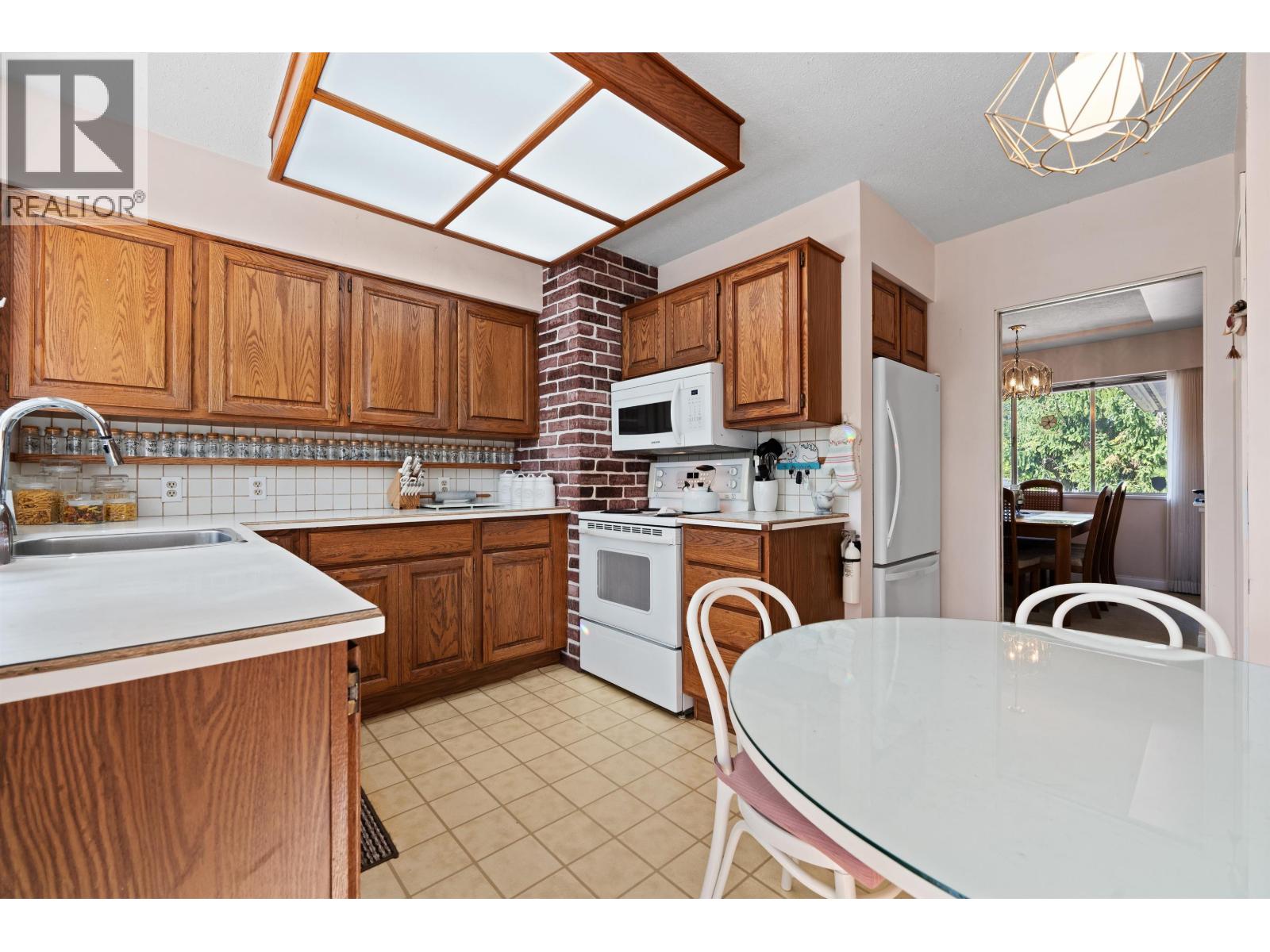 689 Poplar Street, Coquitlam, British Columbia  V3J 3K7 - Photo 7 - R3120550