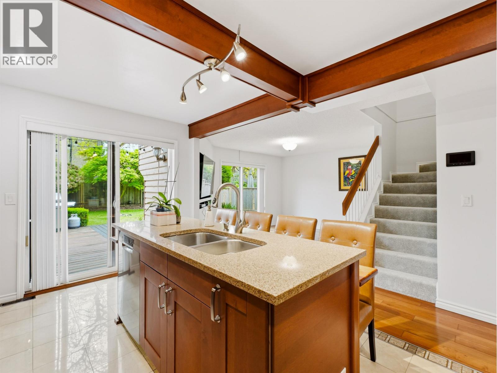 3542 Hurst Place, Vancouver, British Columbia  V5S 4C8 - Photo 6 - R3121016