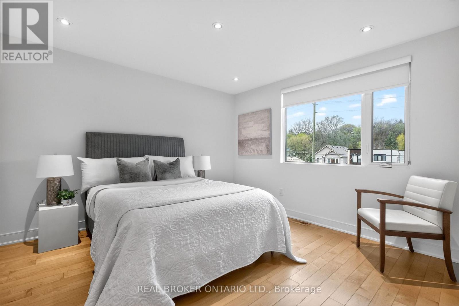 88 South Kingsway Way, Toronto, Ontario  M6S 3T3 - Photo 27 - W12677336