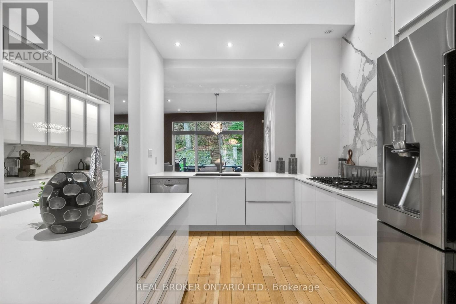 88 South Kingsway Way, Toronto, Ontario  M6S 3T3 - Photo 9 - W12677336