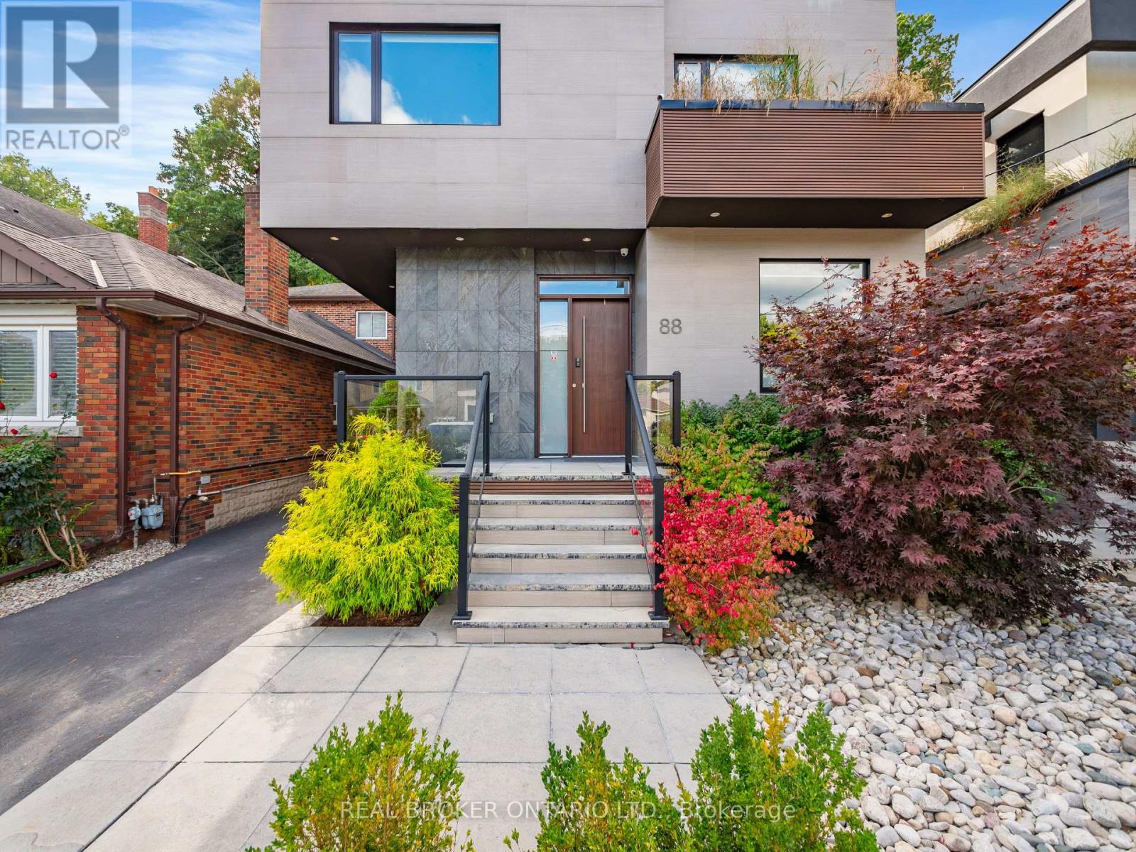 88 South Kingsway Way, Toronto, Ontario  M6S 3T3 - Photo 4 - W12677336