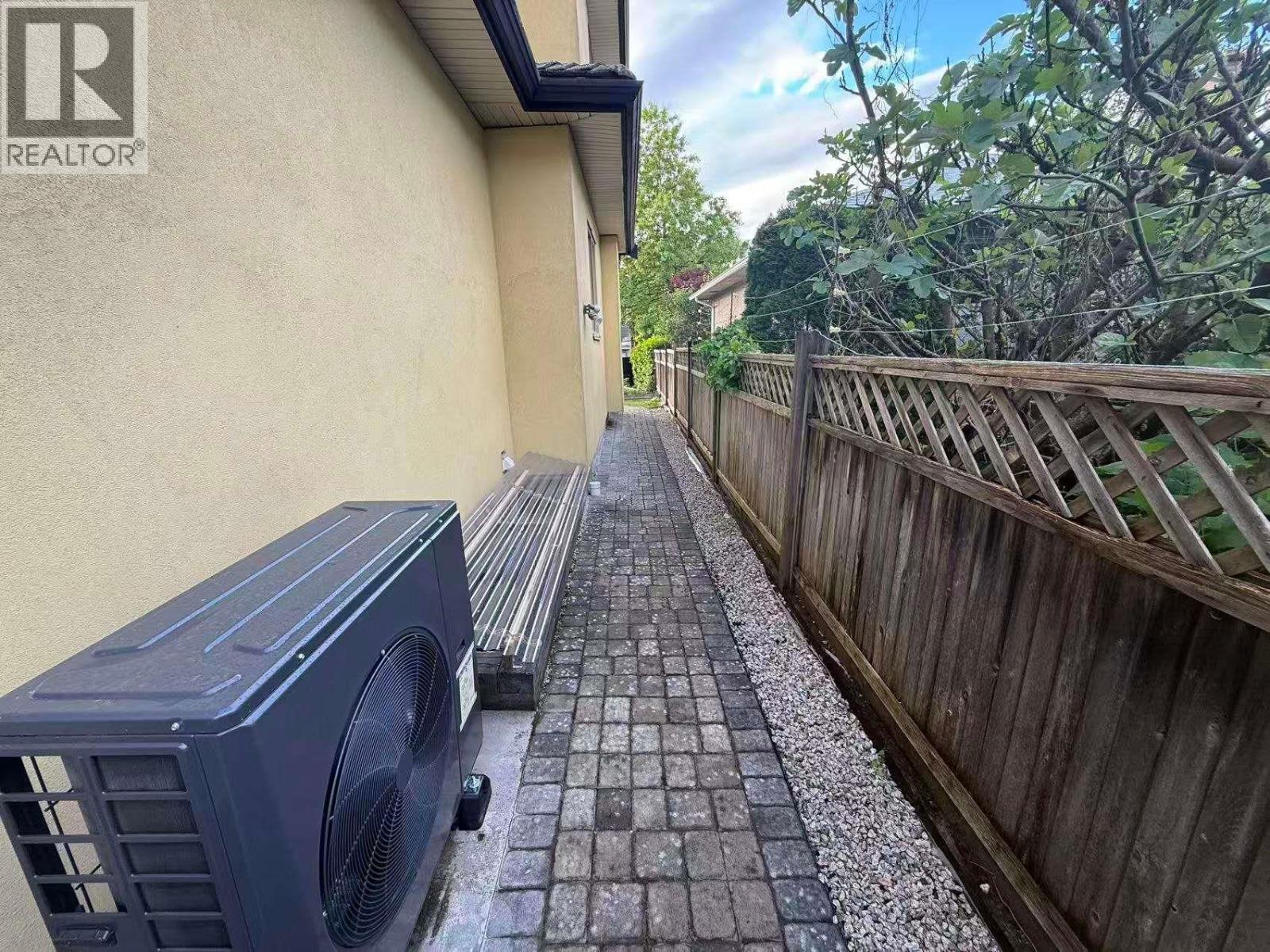 Basement 7994 Elwell Street, Burnaby, British Columbia  V5E 1M4 - Photo 3 - R3124577