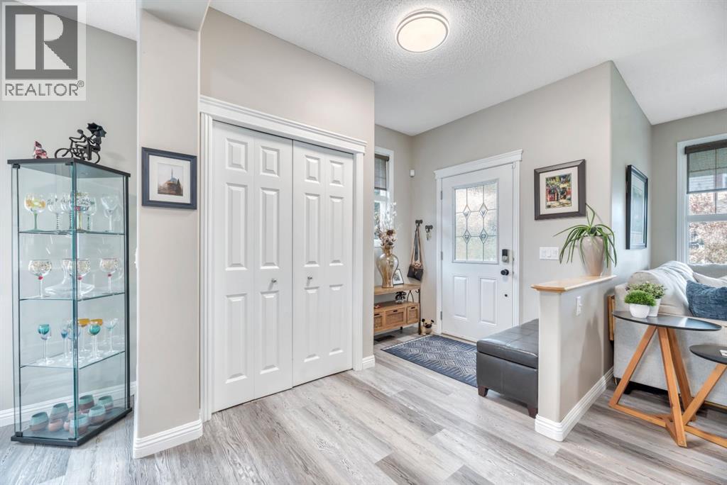250 Prestwick Close SE, Calgary, Alberta  T2Z 4Y4 - Photo 5 - A2311753