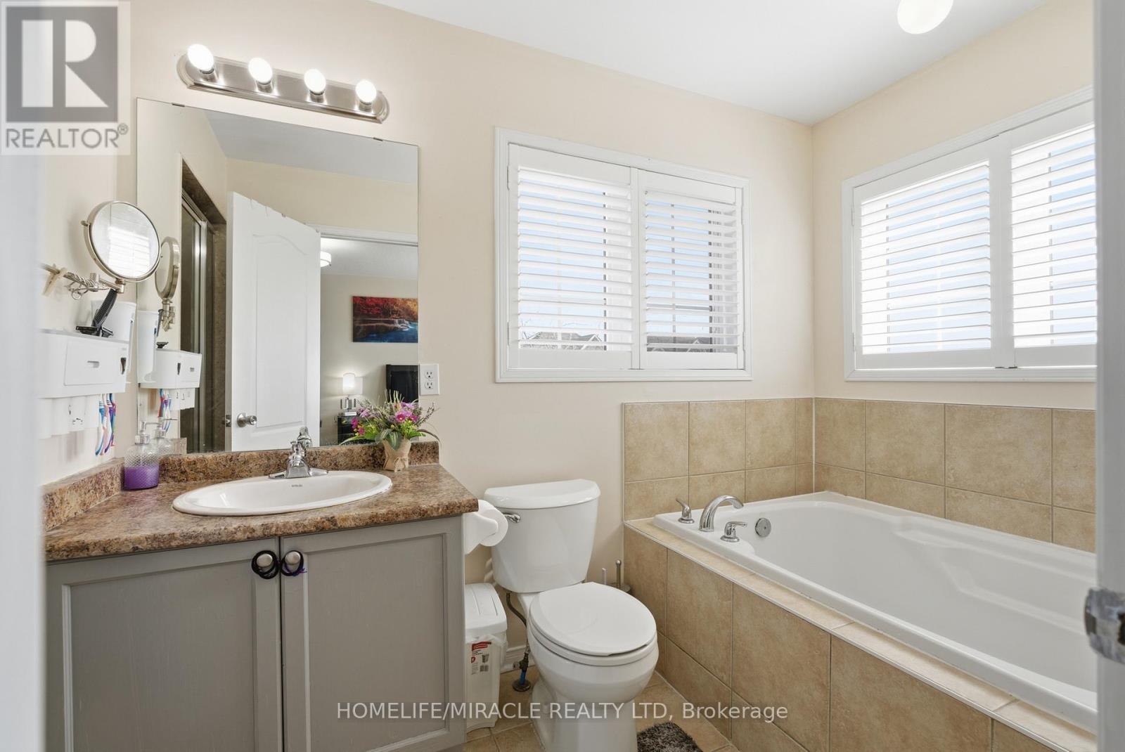 243 Venice Gate Drive, Vaughan, Ontario L4H 0G1 - Photo 26 - N13146944