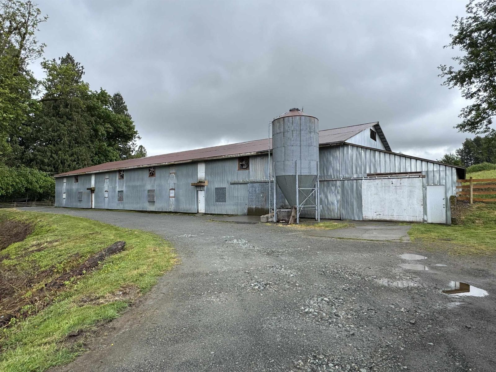 4393 Townline Road, Abbotsford, British Columbia  V4X 1Y7 - Photo 3 - R3124578
