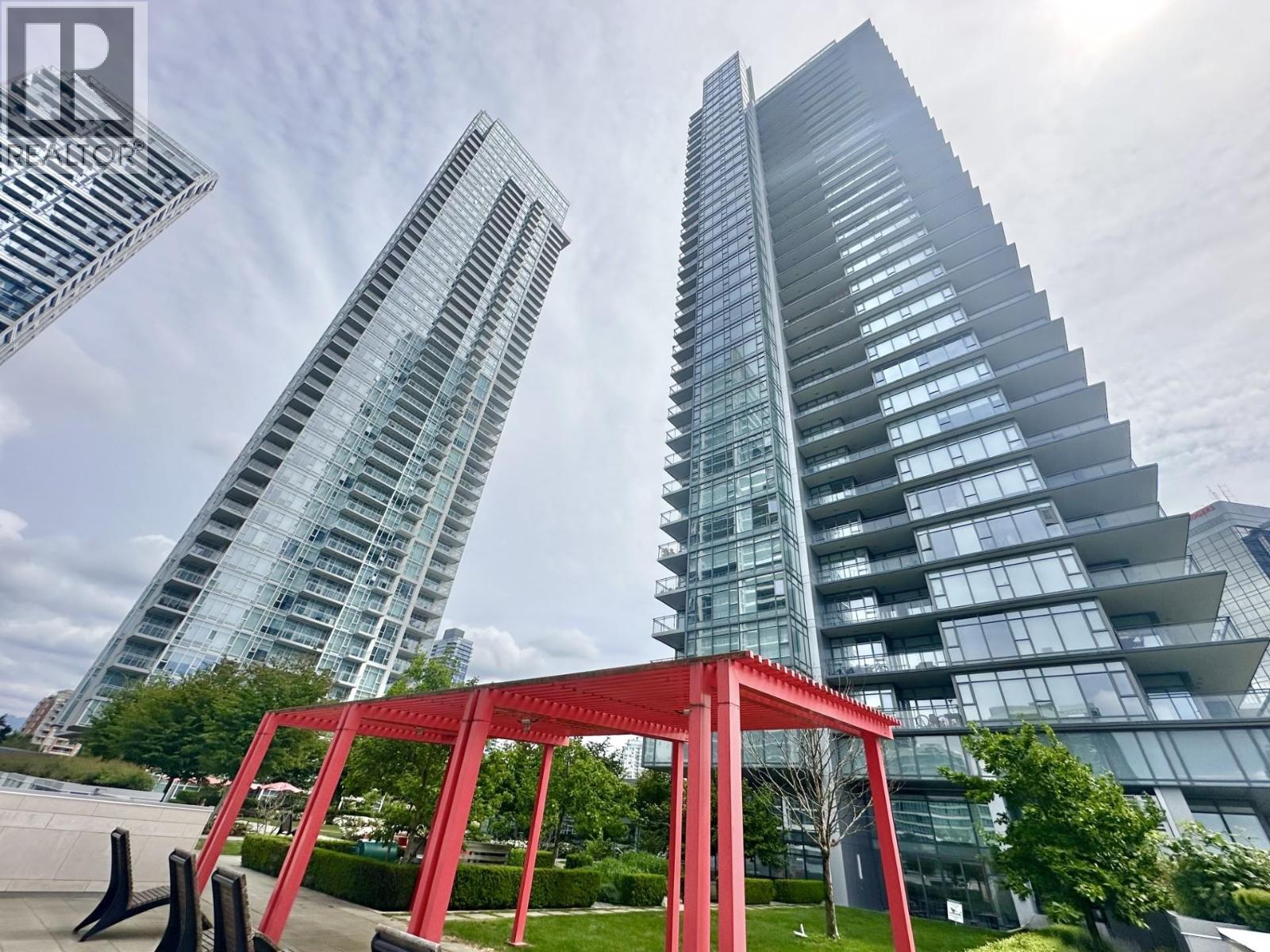 1106 6098 STATION STREET, Burnaby, British Columbia