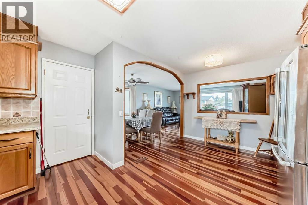247 Huntford Way NE, Calgary, Alberta  T2K 3Z9 - Photo 5 - A2309815