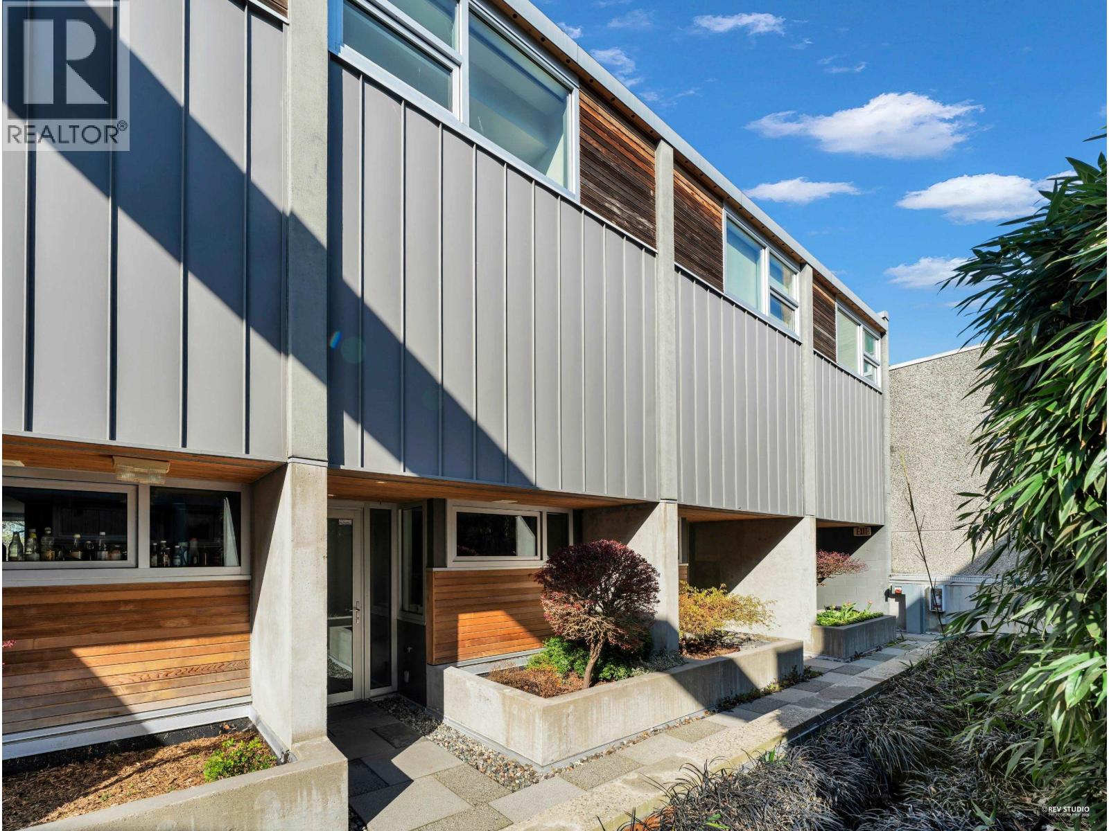 2 850 W 8TH AVENUE, Vancouver, British Columbia