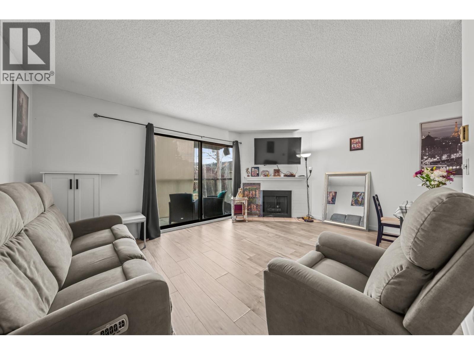 301 315 Tenth Street, New Westminster, British Columbia  V3M 3Y2 - Photo 3 - R3125389