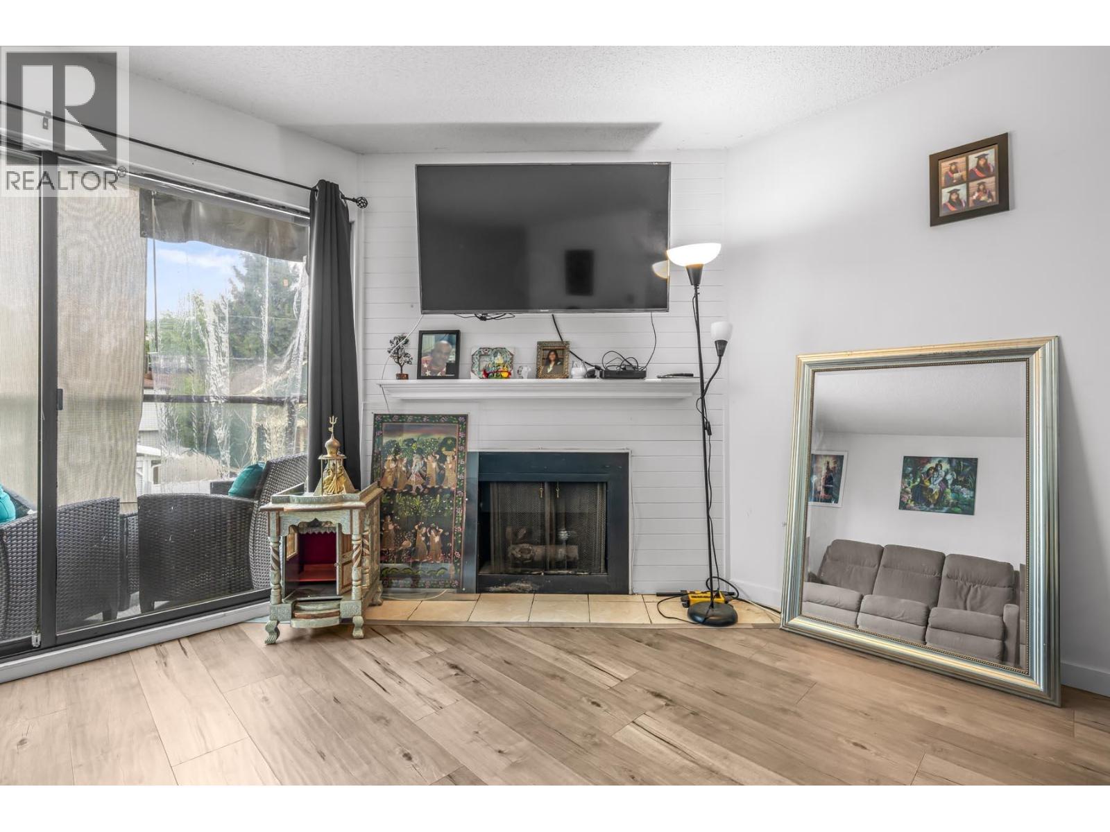 301 315 Tenth Street, New Westminster, British Columbia  V3M 3Y2 - Photo 5 - R3125389