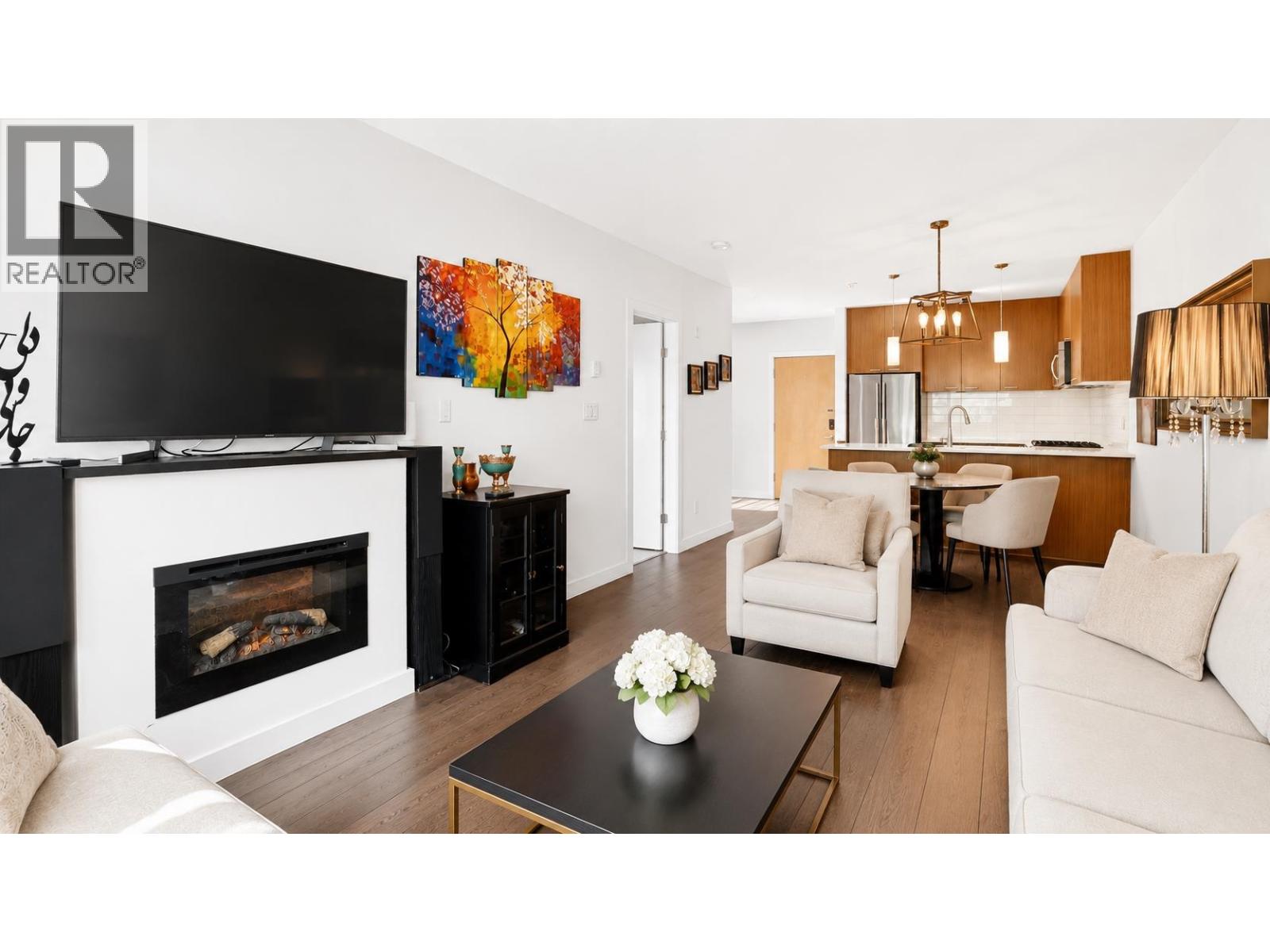 201 1330 Marine Drive, North Vancouver, British Columbia  V7P 1T4 - Photo 2 - R3125401