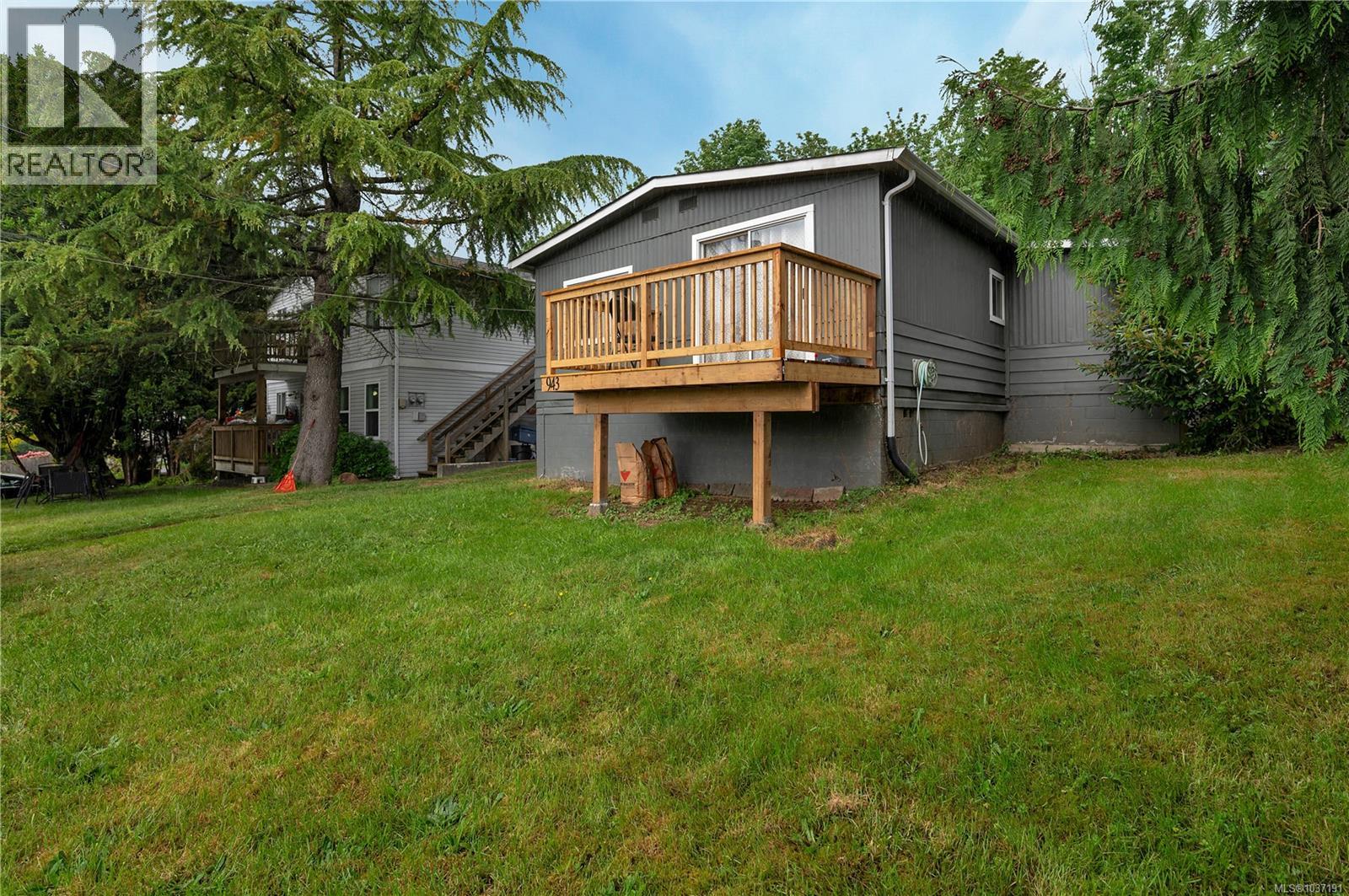 943 Hemlock St, Campbell River, British Columbia  V9W 3E5 - Photo 2 - 1037191