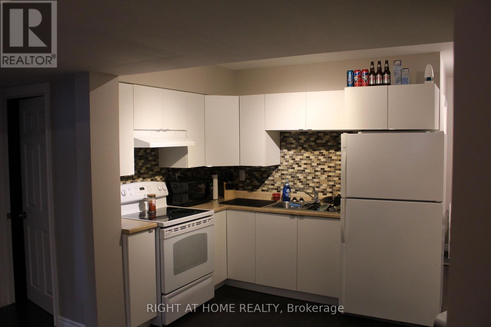 2 - 64 Daphne -Lower Crescent, Barrie, Ontario  L4M 2Y9 - Photo 2 - S13146978