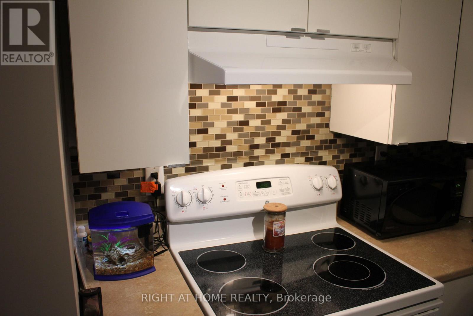 2 - 64 Daphne -Lower Crescent, Barrie, Ontario  L4M 2Y9 - Photo 3 - S13146978