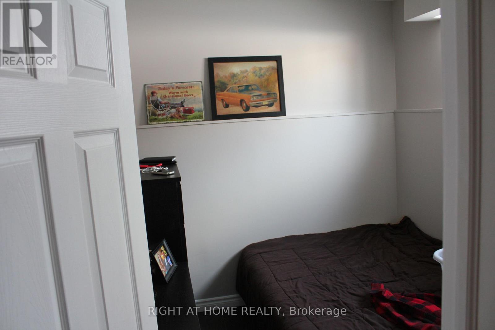 2 - 64 Daphne -Lower Crescent, Barrie, Ontario  L4M 2Y9 - Photo 6 - S13146978