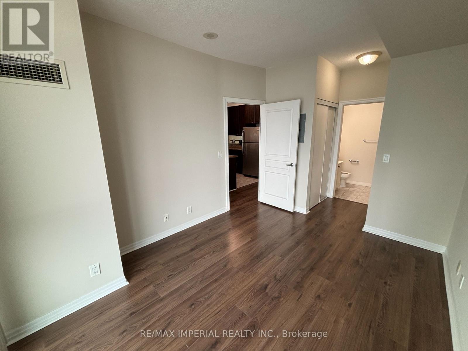 2110 - 220 Burnhamthorpe Road W, Mississauga, Ontario  L5B 4N4 - Photo 13 - W13146960
