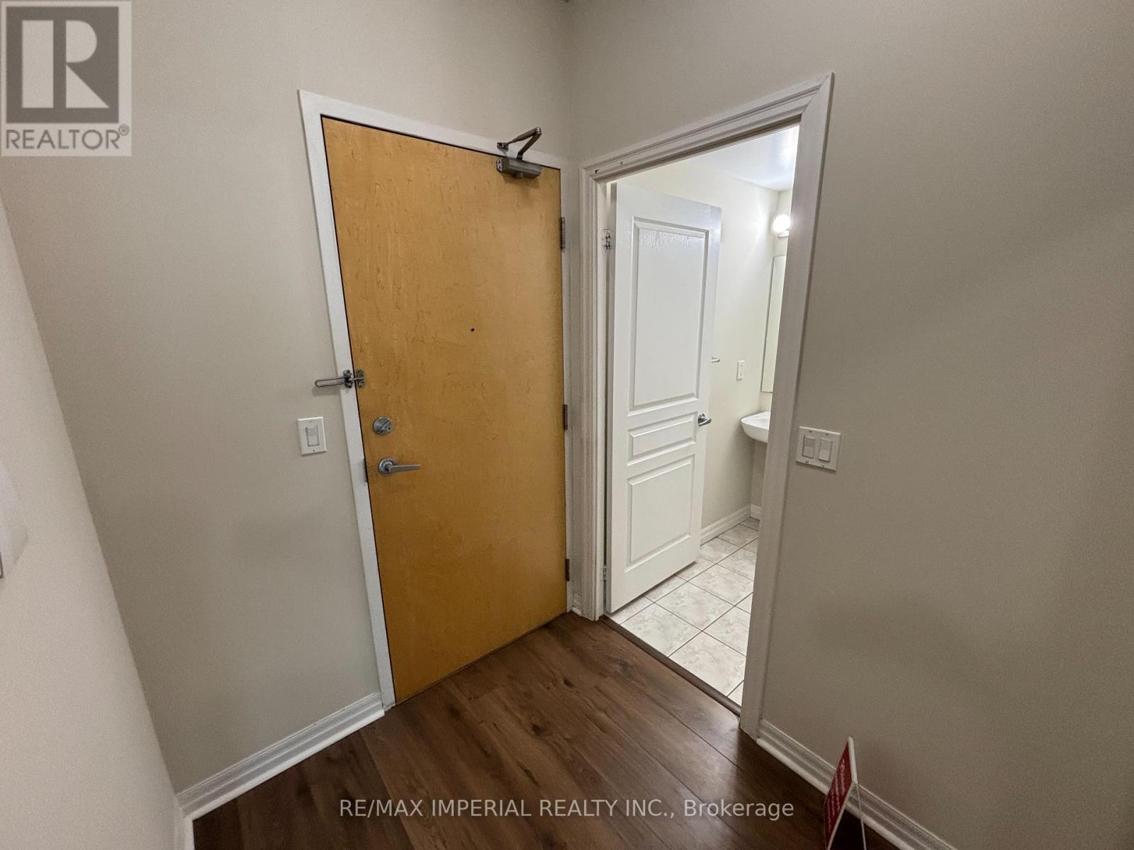2110 - 220 Burnhamthorpe Road W, Mississauga, Ontario  L5B 4N4 - Photo 4 - W13146960