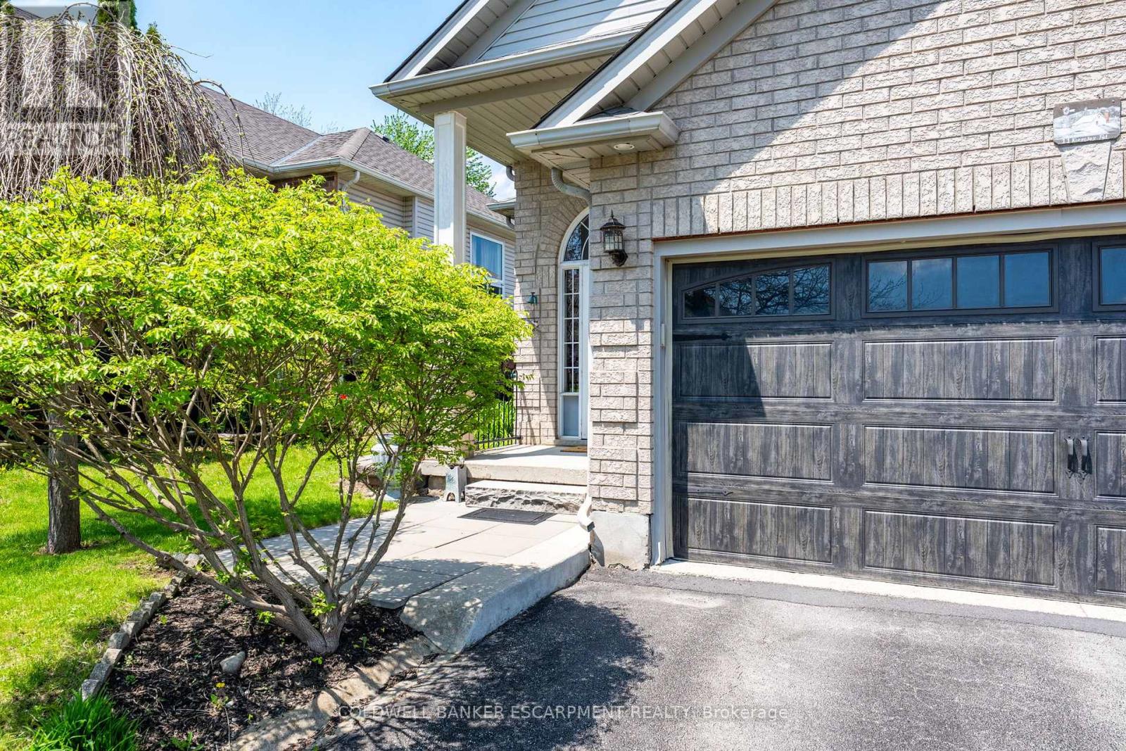 11 Kingsley Road, Halton Hills, Ontario  L7J 2Z5 - Photo 3 - W13146976