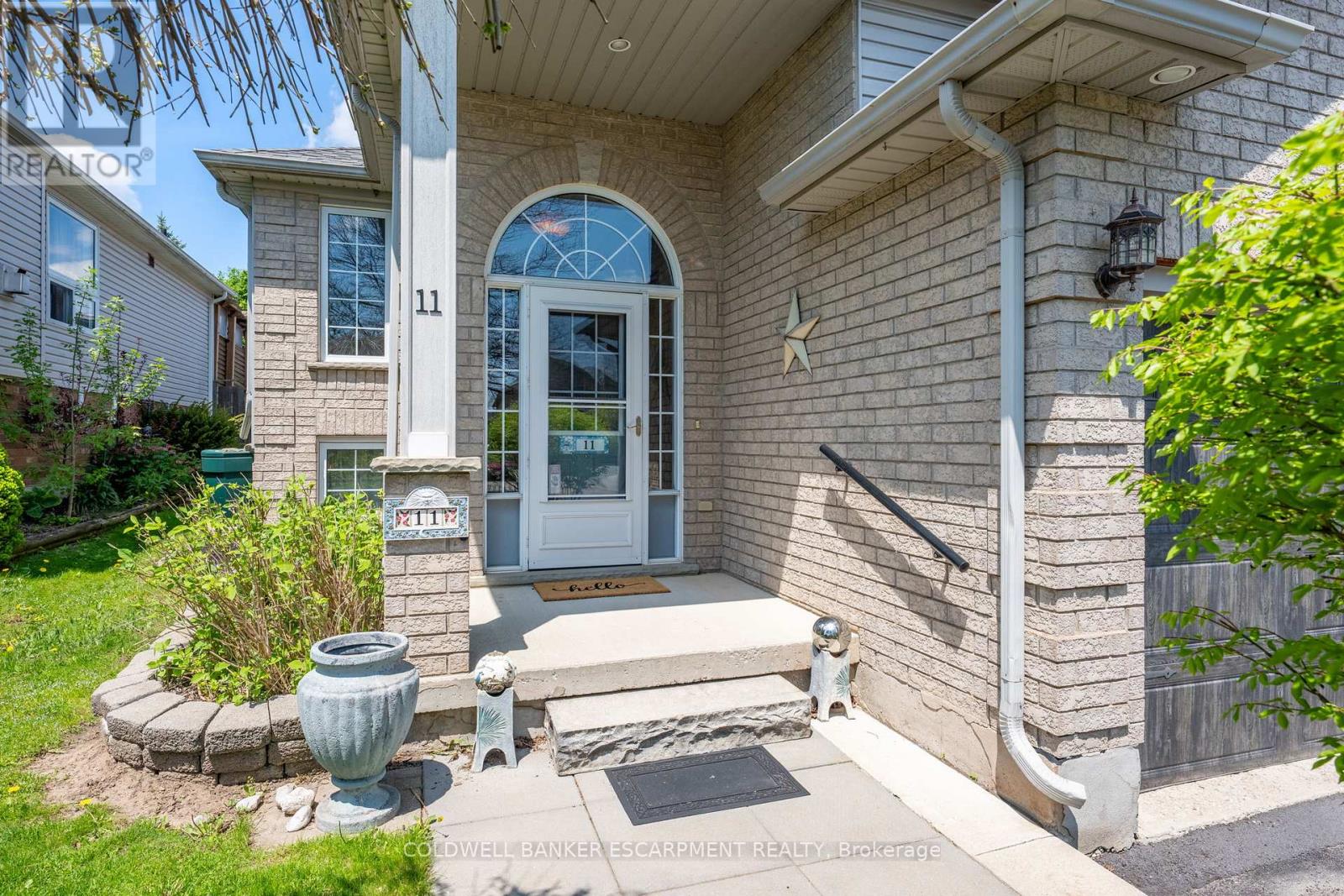 11 Kingsley Road, Halton Hills, Ontario  L7J 2Z5 - Photo 4 - W13146976
