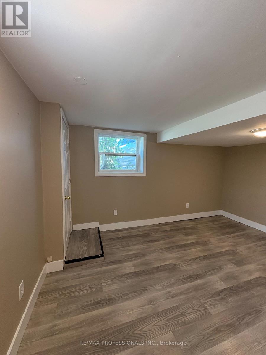 8 Birch Tree Crescent, Toronto, Ontario  M6M 2K8 - Photo 10 - W13146690