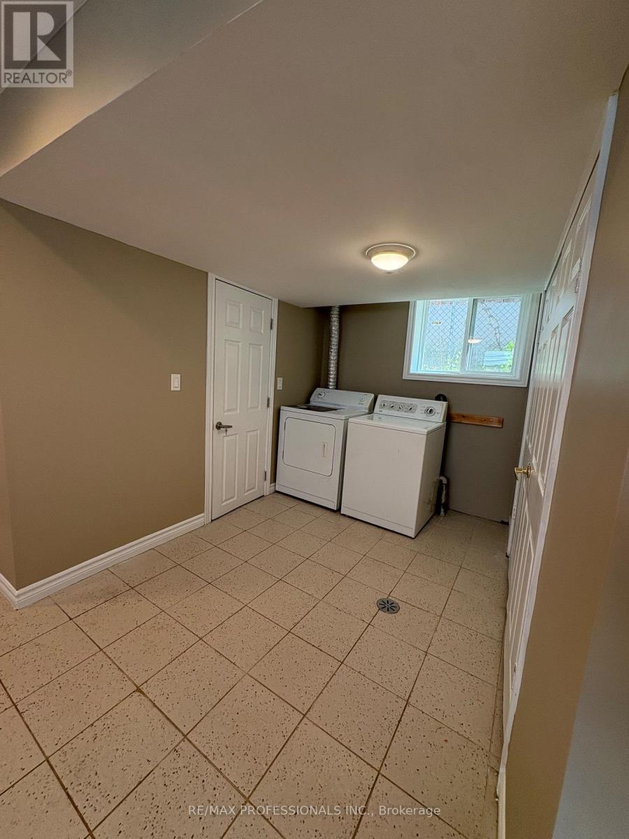 8 Birch Tree Crescent, Toronto, Ontario  M6M 2K8 - Photo 13 - W13146690