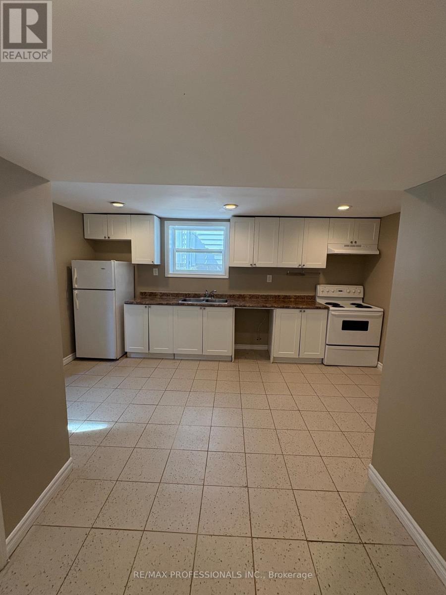 8 Birch Tree Crescent, Toronto, Ontario  M6M 2K8 - Photo 2 - W13146690