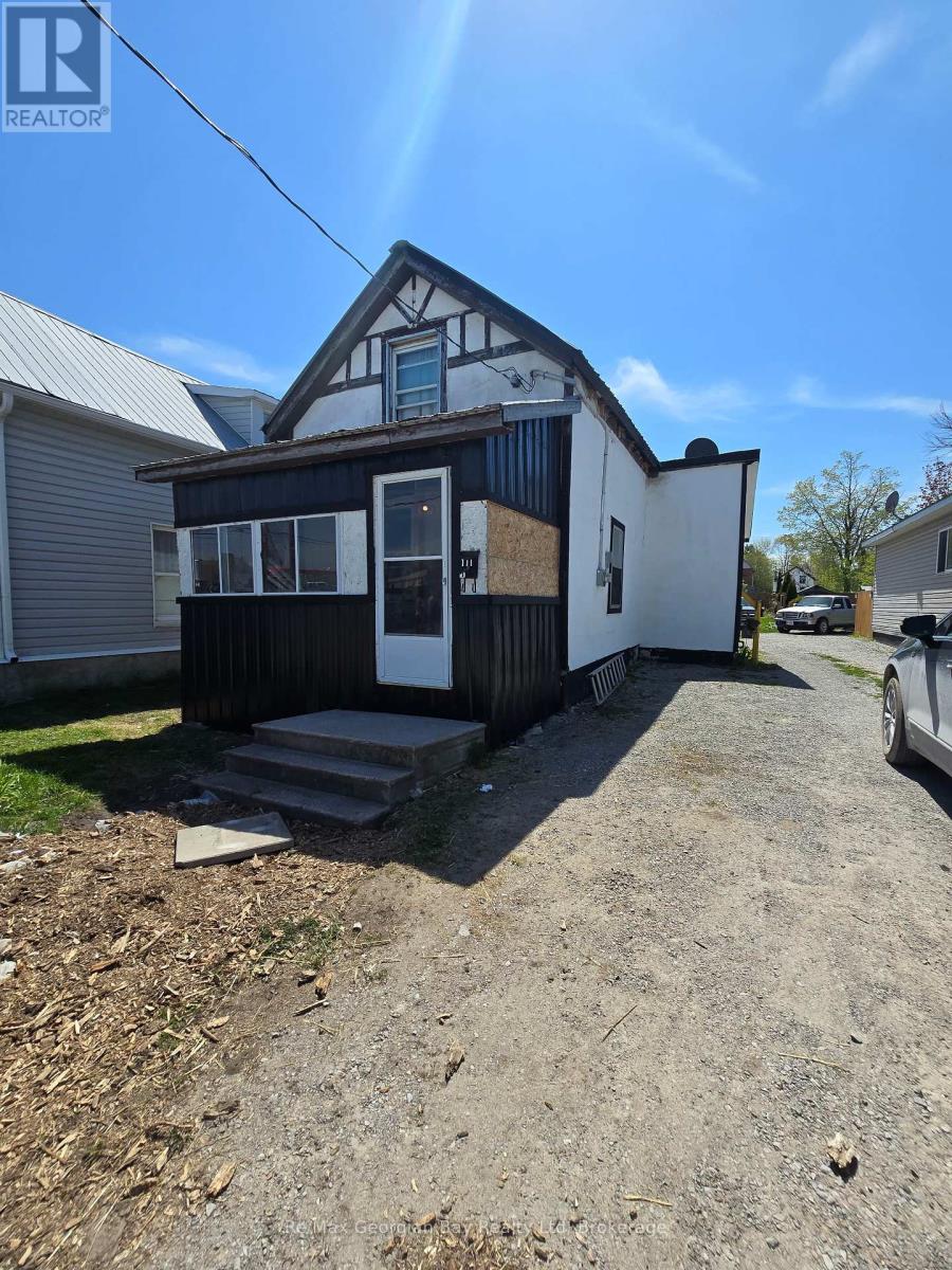 111 Andrew Street S, Orillia, Ontario  L3V 5J3 - Photo 1 - S13147010