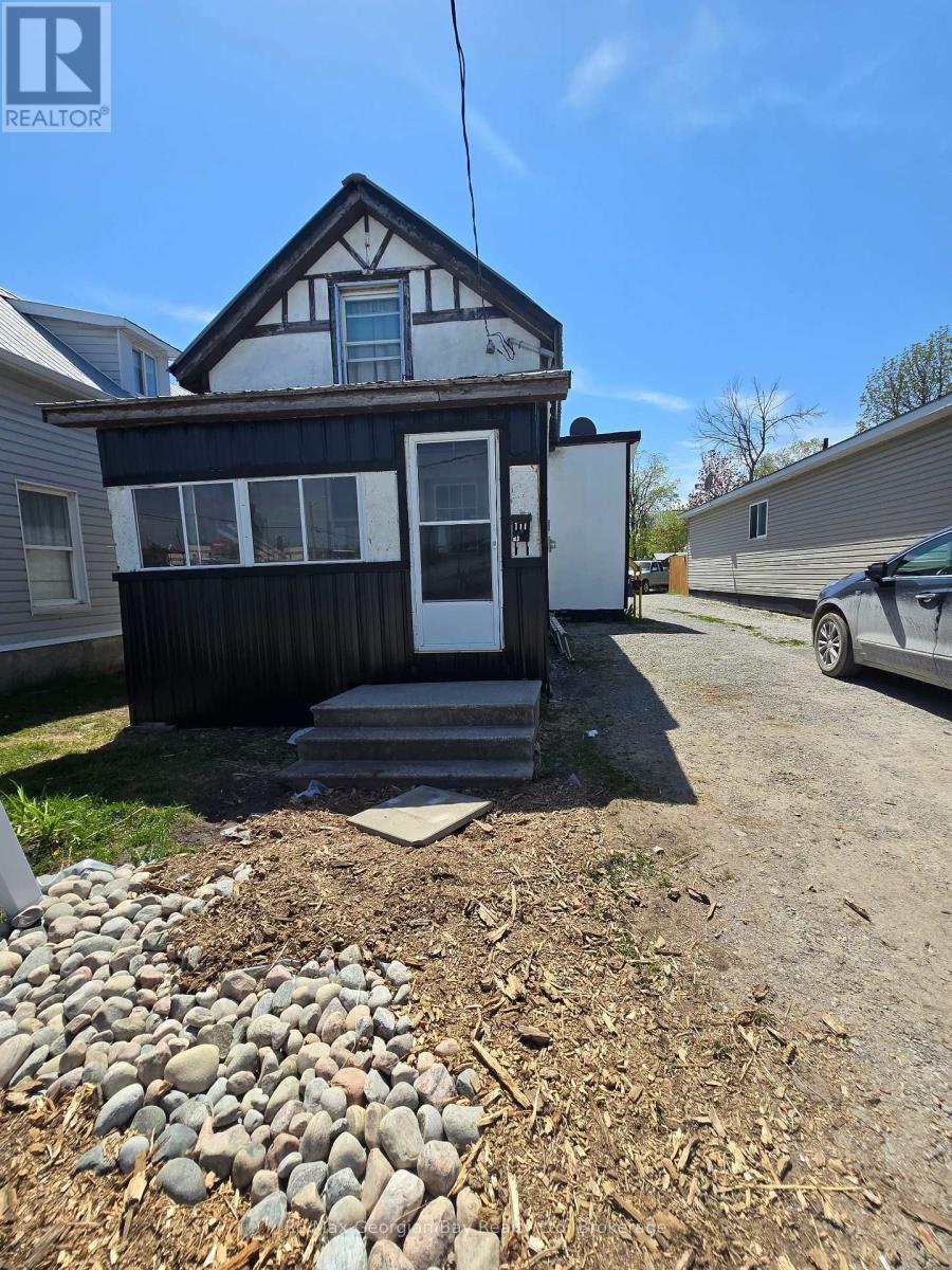 111 Andrew Street S, Orillia, Ontario  L3V 5J3 - Photo 2 - S13147010