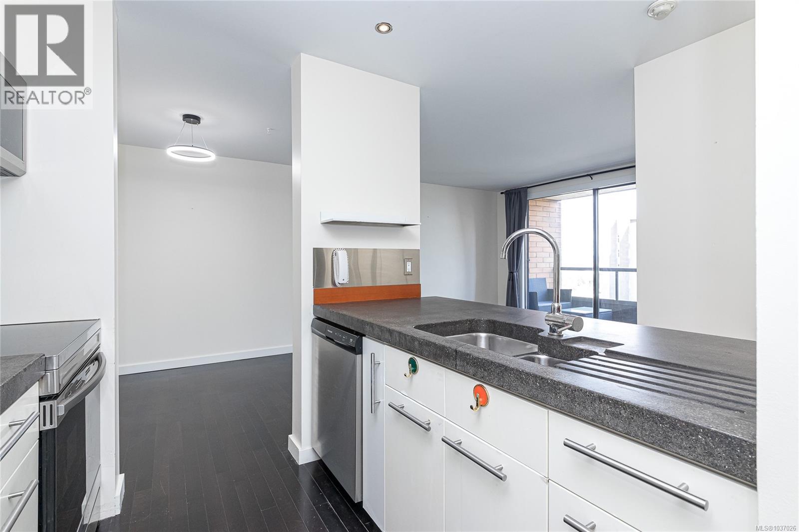 1005 1630 Quadra St, Victoria, British Columbia  V8W 3J5 - Photo 13 - 1037026