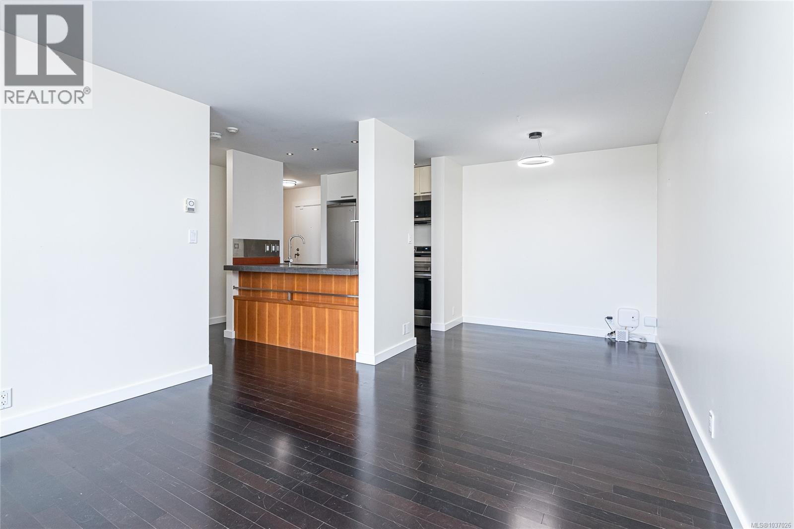 1005 1630 Quadra St, Victoria, British Columbia  V8W 3J5 - Photo 7 - 1037026