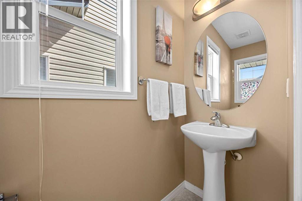 133 Luxstone Way SW, Airdrie, Alberta  T4B 3C2 - Photo 8 - A2310612