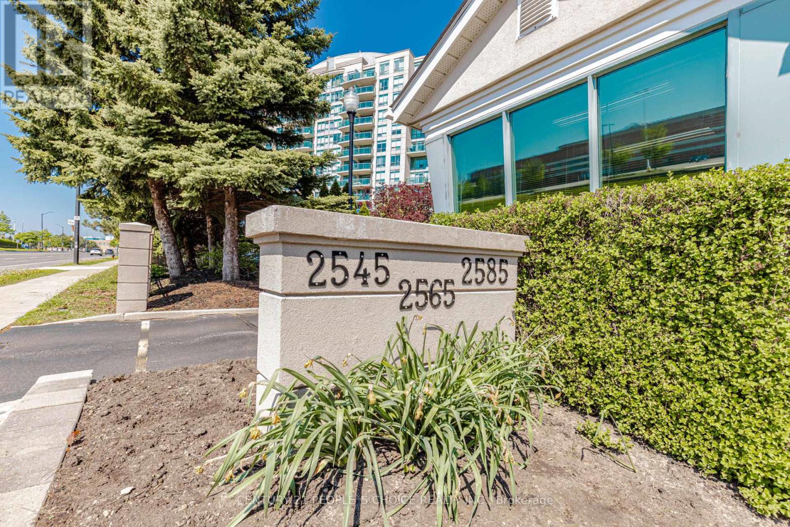 2565 Erin Centre Boulevard, Mississauga, Ontario  L5M 6Z8 - Photo 1 - W13146988