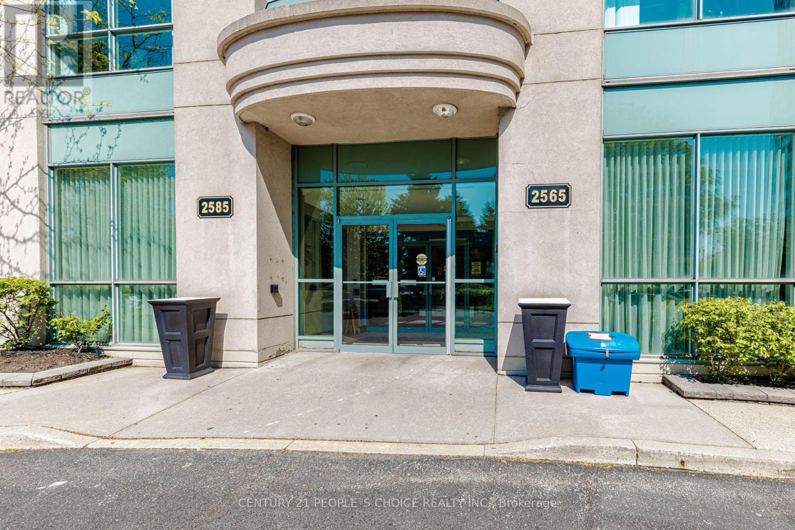 2565 Erin Centre Boulevard, Mississauga, Ontario  L5M 6Z8 - Photo 3 - W13146988