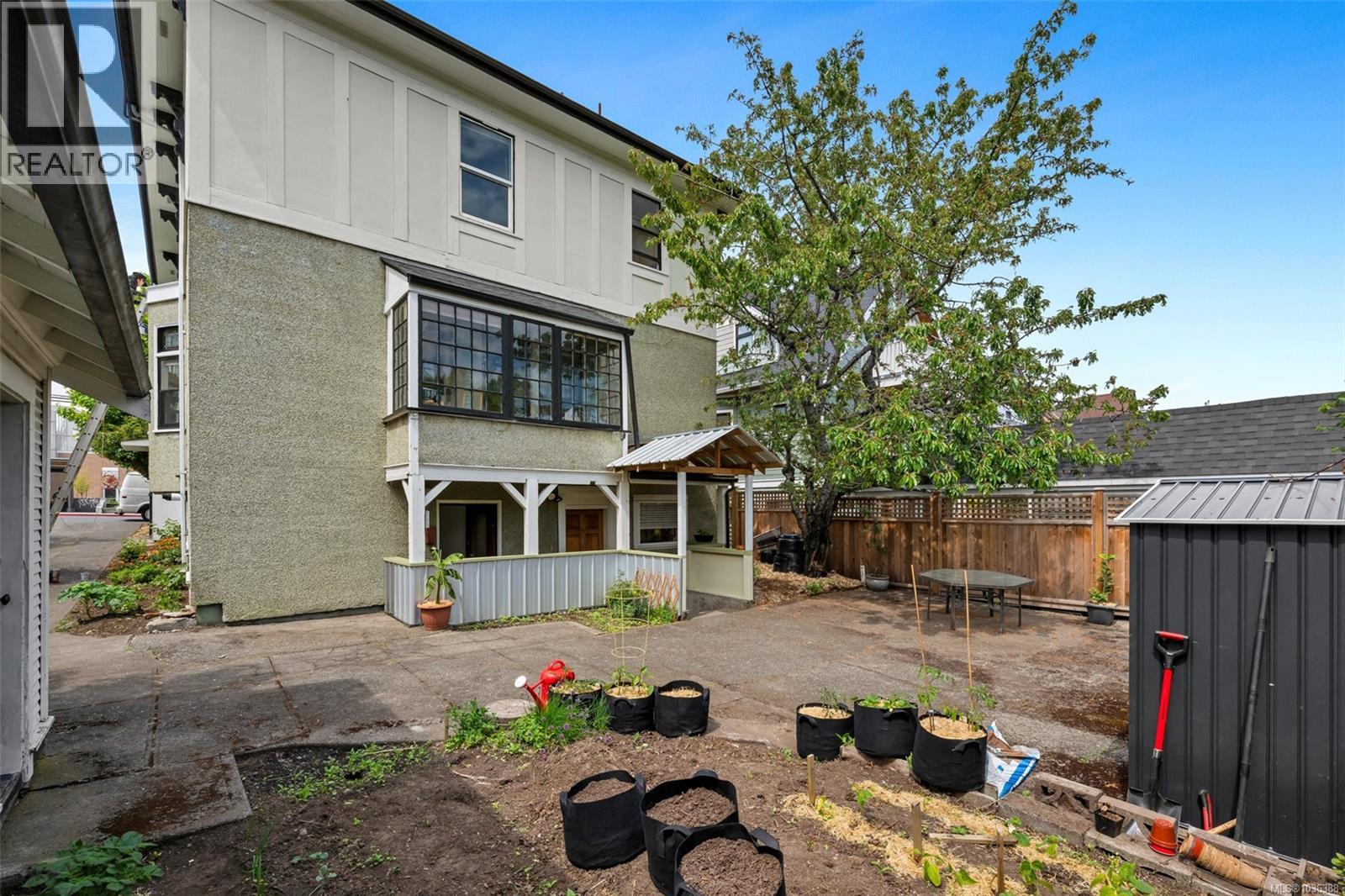 1909 Fernwood Rd, Victoria, British Columbia  V8T 2Y6 - Photo 4 - 1036388