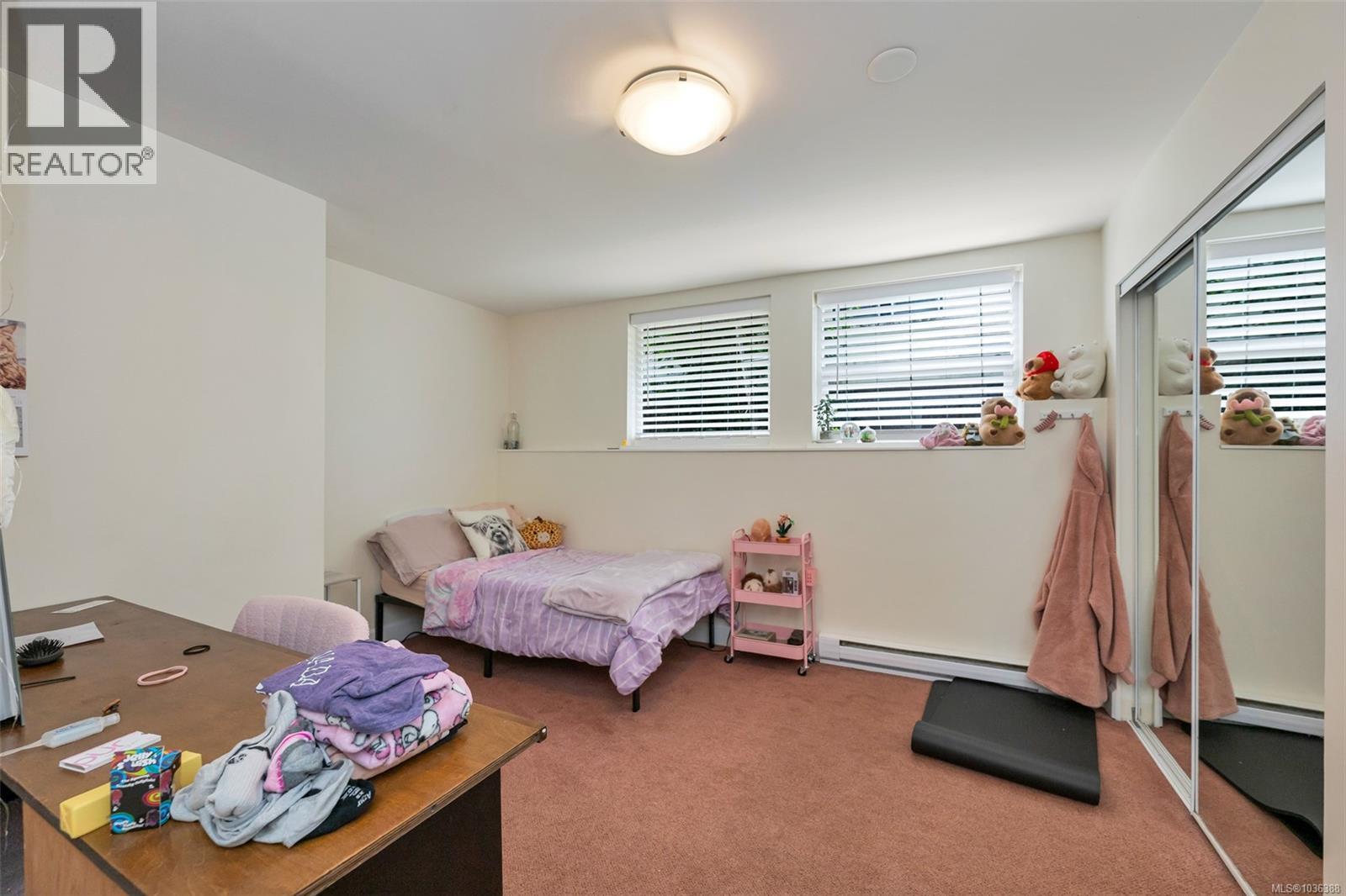 1909 Fernwood Rd, Victoria, British Columbia  V8T 2Y6 - Photo 19 - 1036388