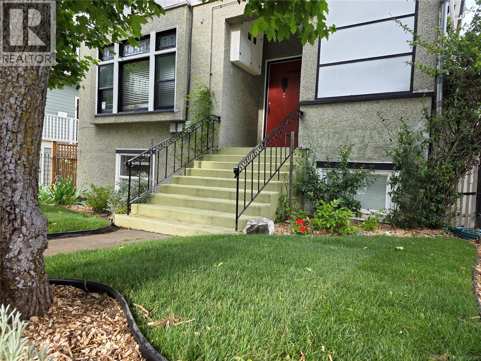 1909 Fernwood Rd, Victoria, British Columbia  V8T 2Y6 - Photo 2 - 1036388