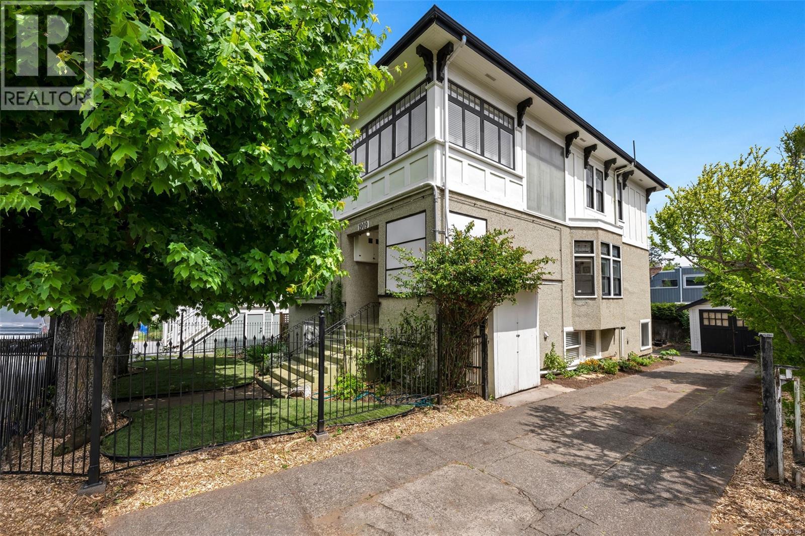 1909 Fernwood Rd, Victoria, British Columbia  V8T 2Y6 - Photo 1 - 1036388